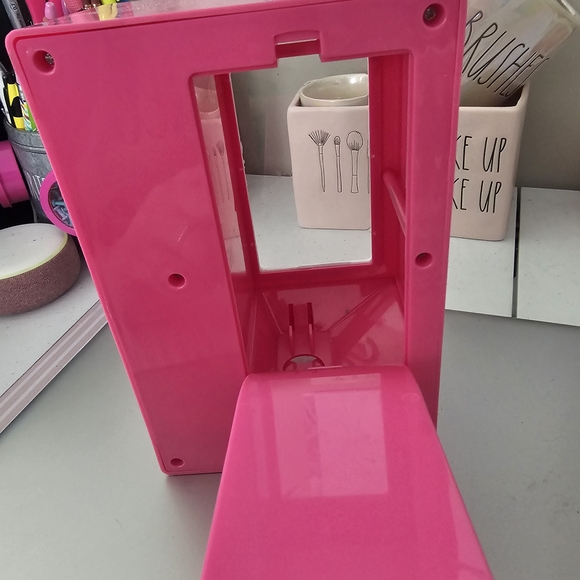 Pink Mini Vending Machine - Picture 2 of 3